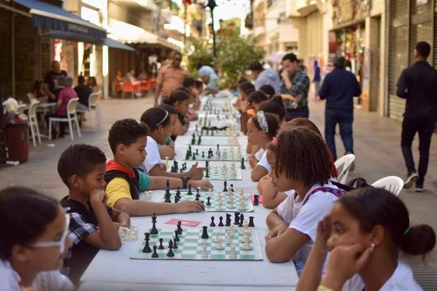 Participantes en el Torneo de Ajedrez Conde Peatonal organizado por FUNDAC.