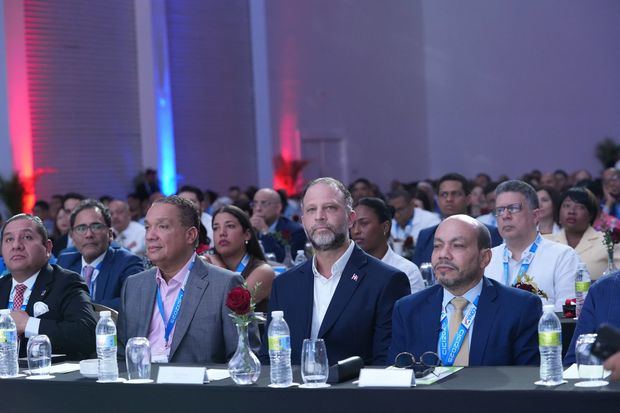 Aduanas detalla las ventajas del cumplimiento voluntario y la declaración anticipada ante consultores impositivos.