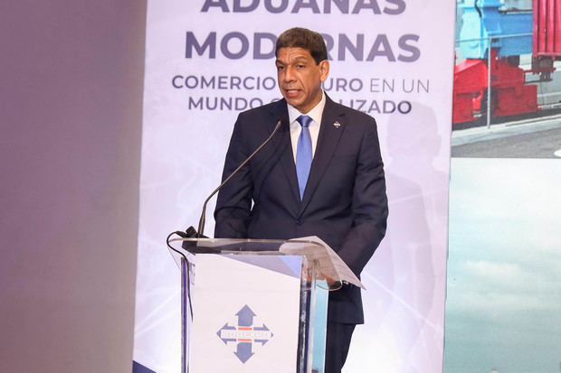 El presidente de Adoexpo Karel Castillo, se dirige a los presentes.