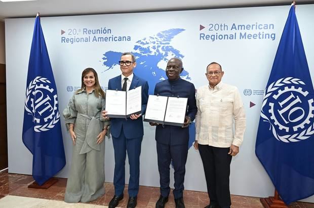 República Dominicana entrega a la OIT instrumento de ratificación del Convenio 156 sobre trabajadores con responsabilidades familiares.