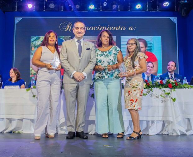 Santa Altagracia Félix Pérez, Jean Paul Quiroz, Rosa Delmira Rodríguez y Dolores Lluberes.