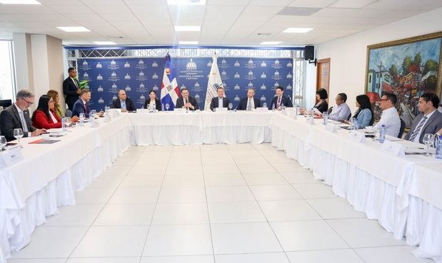 Yayo felicita al sector privado y llama a continuar
respaldando el desarrollo logístico que impulsa el
Gobierno.