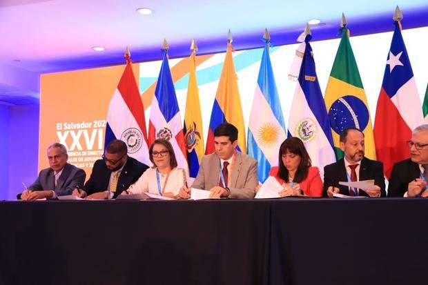 RD y El Salvador firman acuerdo aduanero