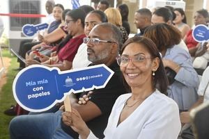 Parte de los asistentes al acto de entrega de apartamentos del proyecto Ciudad Real Ecológica de Santo Domingo Este.