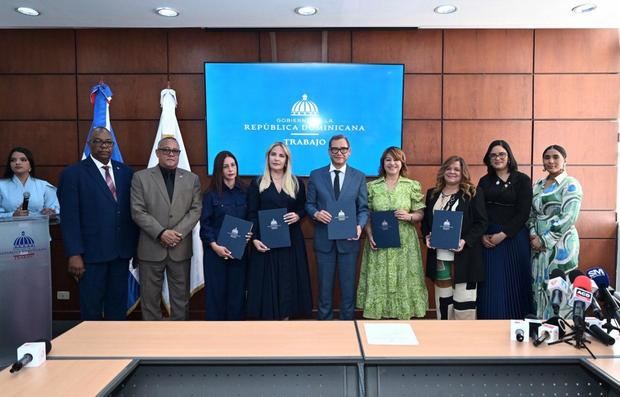 Ministerio de Trabajo y sector privado formalizan acuerdo para fomentar inserción laboral de personas en situación de vulnerabilidad.