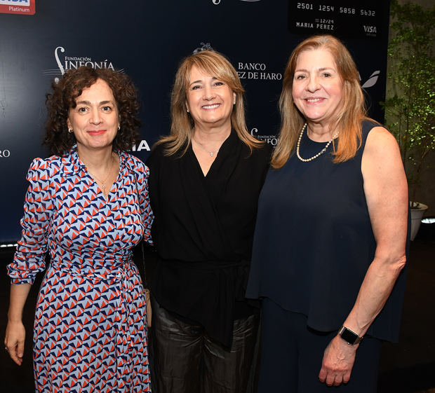 Lorea Arribalzaga, María Eugenia de Rodríguez y Margarita Rodríguez.