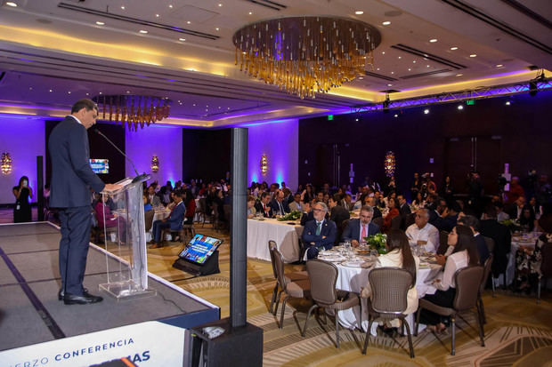 Un aspecto del almuerzo-conferencia organizado este martes por Adoexpo el sector exportador y la cúpula empresarial nacional.