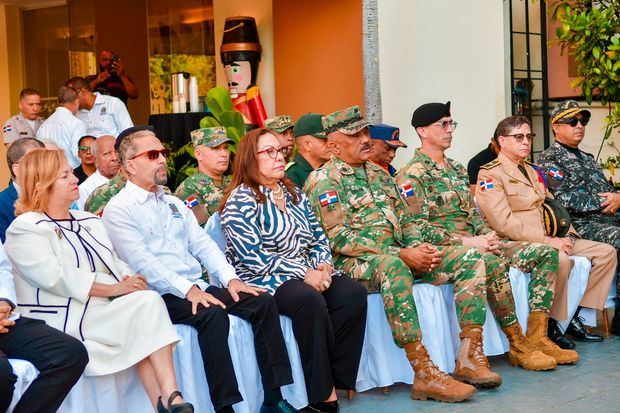 Se dieron cita representantes de Gobierno, militares y familiares del héroe.
