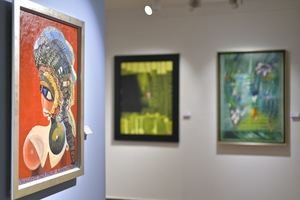 Algunas de las obras de la homenajeada Ada Balcácer, en el Centro Cultural Banreservas.