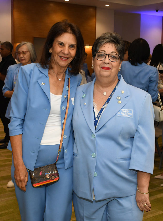  Martha Inchaustegui y María Rosa Guerra.