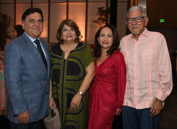  Alfredo Marranzini, Migdalia de Marranzini, Evelin Marcelino y Luis Nadal.