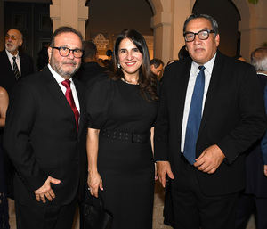 Pedro Rodríguez, Alexia Feris de Rodríguez y Rony Joubert.