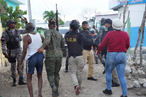 Arresto de 125 haitianos sin papeles en Hoyo de Friusa eleva a 236 detenidos en 48 horas
