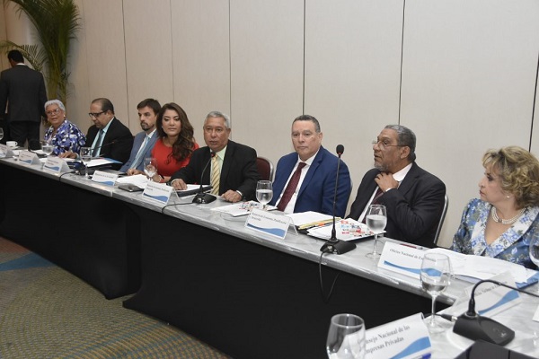 Ministro Santana pondera los esfuerzos del sector privado por hacer realidad los ODS