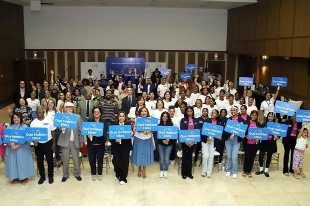 Niñas y adolescentes alzan su voz en República Dominicana por el Día Internacional de la Niña.