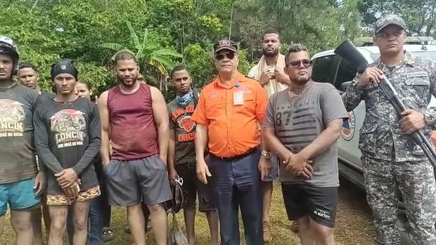 Defensa Civil trabaja en rescate de 12 jóvenes atrapados por lluvias en Presa Sabaneta, San Juan.