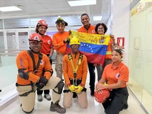 Defensa Civil reconoce labor de rescatista que participó en misión humanitaria en Venezuela