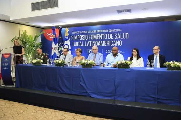 Más de 300 mil niños se benefician de programa de salud oral en escuelas dominicanas