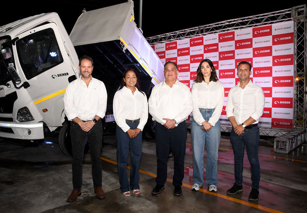 José Augusto Muñoz, Maribel Suero, Darío Lama, Gia Cavagliano y Cristian Tactuk 