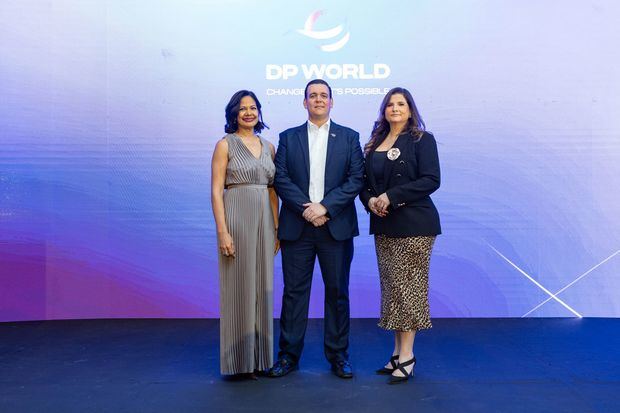 Mirla Solano, Roberto Muñíz y Carla Solano.