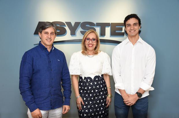 Raymond Marcelino, Marisela Lithgow y André Marcelino.
