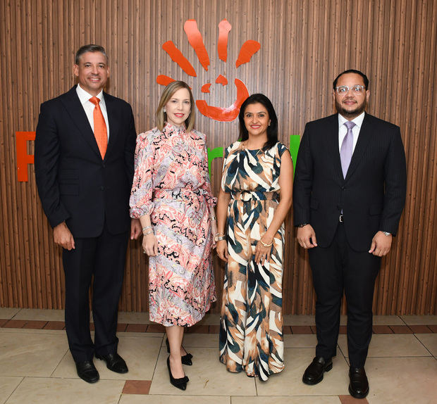 Víctor Oscar Pacheco Méndez, Cristina Ricart de Pacheco, Catherine López y Carlos Espinal