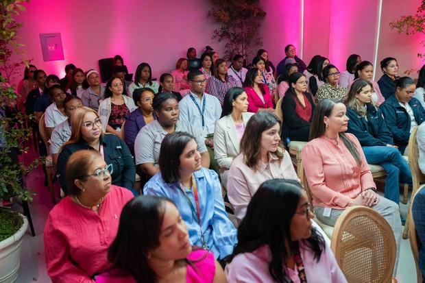 Fundación Refidomsa celebra la Semana Rosa 2025 con un llamado a la detección del cáncer de mama.