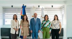 El acuerdo fue firmado por Samuel Pereyra, presidente del Consejo de Administración de Refidomsa y de la Fundación Refidomsa, y por la ingeniera Laura Amelia Rojas, directora ejecutiva de Nature Power Foundation.