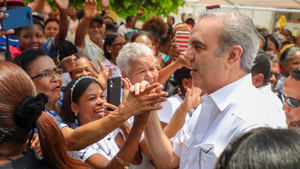 Luis Abinader inaugura trenes de seis vagones en la línea 1 del Metro de Santo Domingo