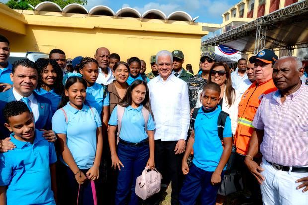 El presidente del Senado, Ricardo de los Santos, encabeza acto de apertura del año escolar 2025-2026 en Sánchez Ramírez.