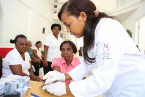 Despacho Primera Dama ofrece jornada Médica a comunidades a la orilla del río Ozama