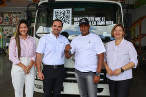 Bellón culmina la promoción "Móntate con Dyllu" con la entrega de un camión Dayun