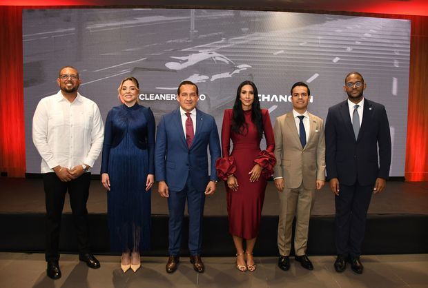 Fausto Infante, Kaistila Pimentel, Yasser González, Edith Pérez de González, Práxedes Castillo Bellapart y Yogananda Pérez.