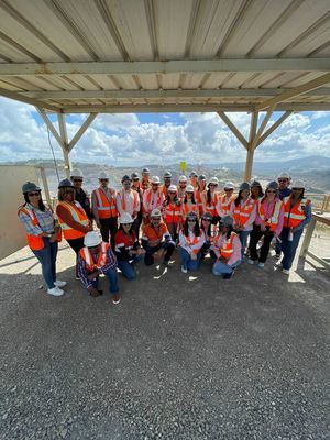 Barrick Pueblo Viejo recibe visita de servidores públicos que participan en curso sobre Minería