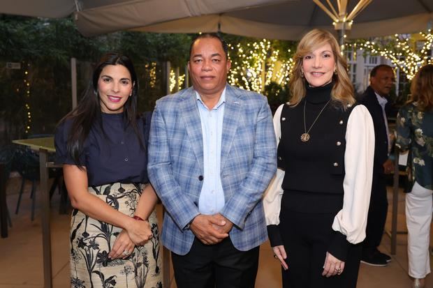 Francesca Rainieri, Catalino Correa, Gerente General de Bandex y María Teresa Ferrerio, VP Ejecutiva de Negocios Bandex.