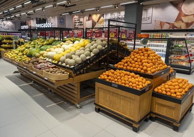 Frutas y alimentos.