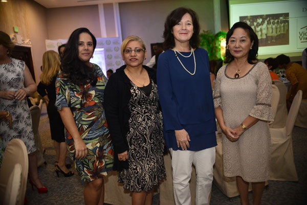 Leticia Cámara, Patricia de Chávez, Edith Schinder y Vuri Miwa