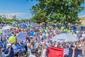 Miles de dominicanos marchan en contra de la violencia