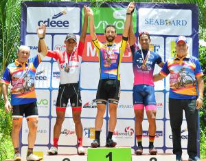 William Guzmán triunfa en élite en el Grand Prix de Ciclismo