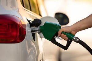 Gobierno aumenta precios de los combustibles