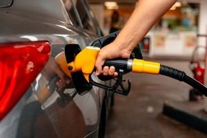 Precio de los combustibles se mantendrá congelado en la primera semana del 2023