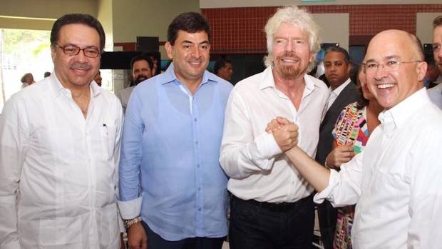 Richard Branson reconocido  ambientalista estuvo en el país por unas horas atendiendo una invitación cursada por Domínguez Brito.
