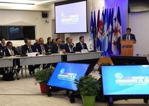 Gobierno y el BID pasan revista a perspectiva económica dominicana
