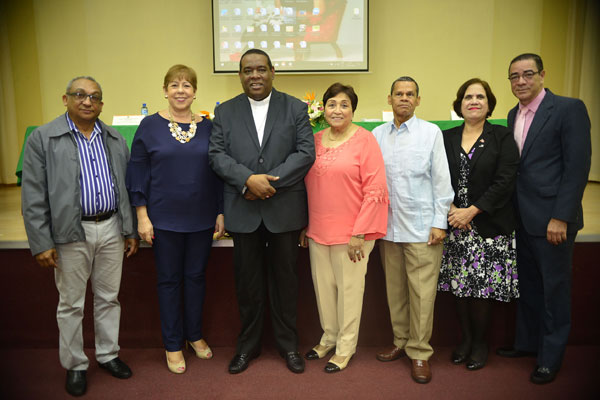 Francisco Cruz Pascual, Marisol Romano, Monseñor Jesús Castro Marte, Carmen Mildred López, Oscar Villeta, Cecilia Bergés y José Luis Sosa