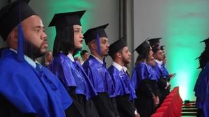 Universidad Pedro Henríquez Ureña celebra graduación de 944 nuevos profesionales