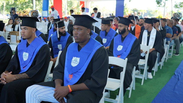 Los Mets de Nueva York celebran la graduación de 26 prospectos