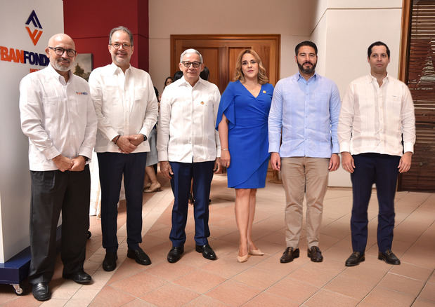 Gregorio Mejía, Juan Mera, Cristian Reyna,Delia Olivares, Francisco A. Torres y Ernesto Bournigal