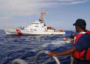 Guardia Costera en Puerto Rico repatría a 46 migrantes dominicanos ilegales