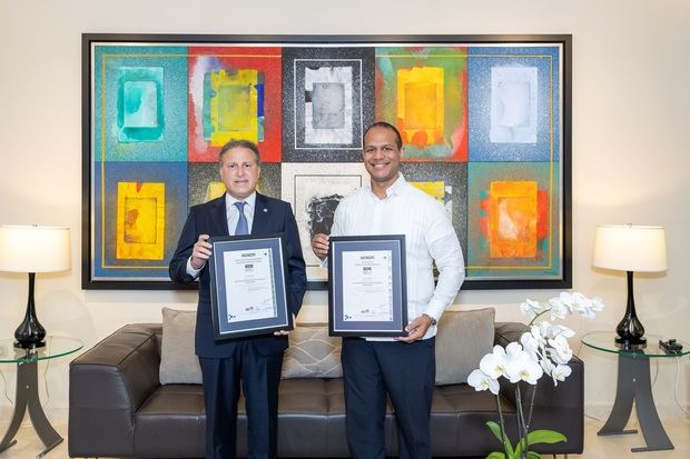 Gustavo Ariza, presidente ejecutivo APAP y Ariel Espejo, director de AENOR..