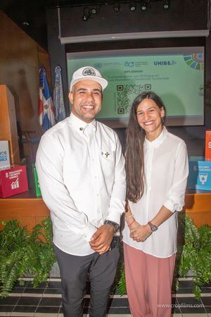 Hana González y Jhon Wayne.